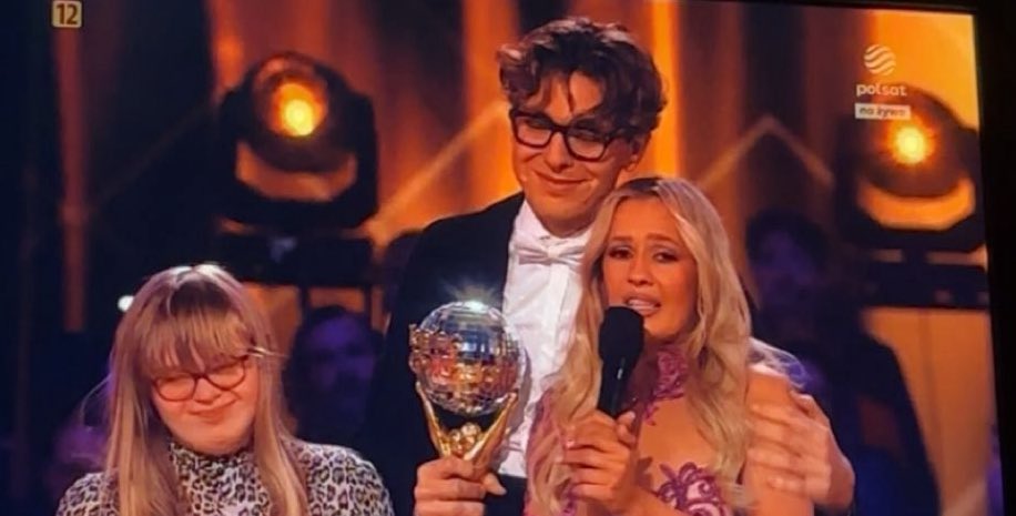 elleeryyy's tweet image. niektórzy są tak zdziwieni wygraną bagiego, ale powiedzmy sobie szczerze ludzie lubią oglądać progres, lubią widzieć błędy, trudności, niedoskonałości i prawdziwe emocje, bo takim osobom po prostu aż chce się kibicować i tak było w tym przypadku #tanieczgwiazdami