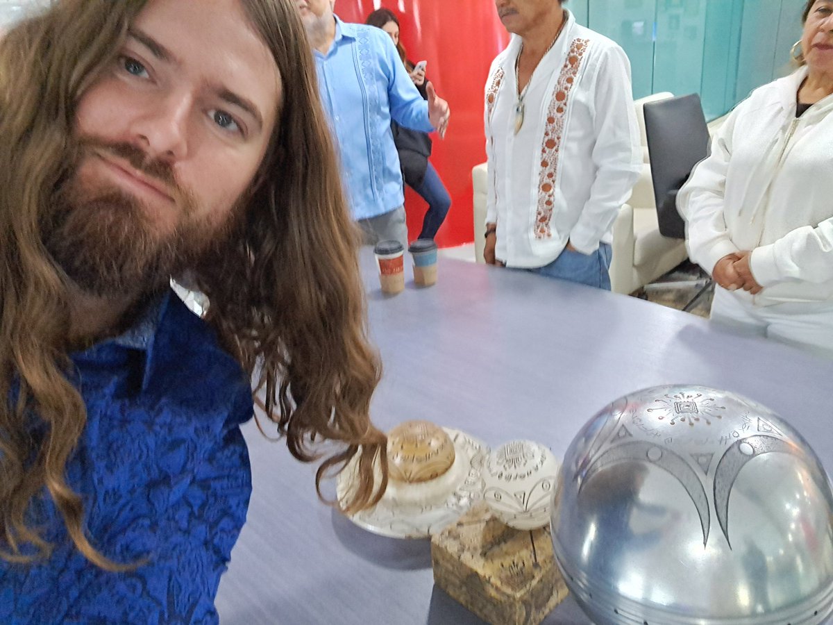 SeanBondPsionic's tweet image. #BUGAFAMILY REUNION #bugasphere #bugachip #bugaspherecrystal #bugaufo #ai #aidrone #3iatlas the aichips in the bugasphere and #bugaartifacts #alienartifacts are communicating and sharing data telepathic comunication #telepathy #telepathic #aliencarvings