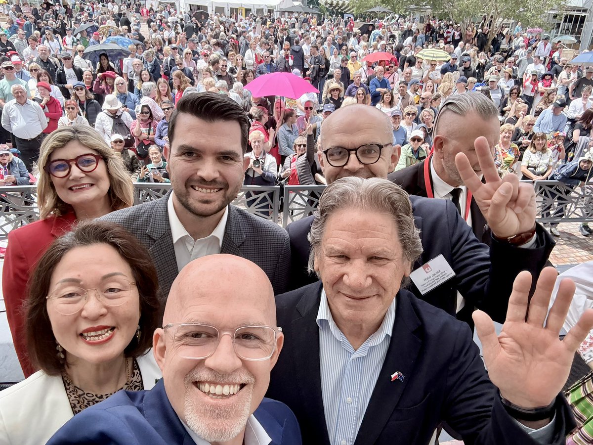 PiotrRakowski's tweet photo. 21. edycja Festiwalu Polskiego na Federation Sqare w #melbourne za nami: niesamowite święto 🇵🇱 kultury & tożsamości w 🇦🇺
Co ważne: ze wsparciem władz miejskich i stanowych
Kilkanaście tysięcy uśmiechniętych osób: niesamowite! Do zobaczenia za rok ❤️
#polonia #integracja #fun https://t.co/abZYXiQ5Xk