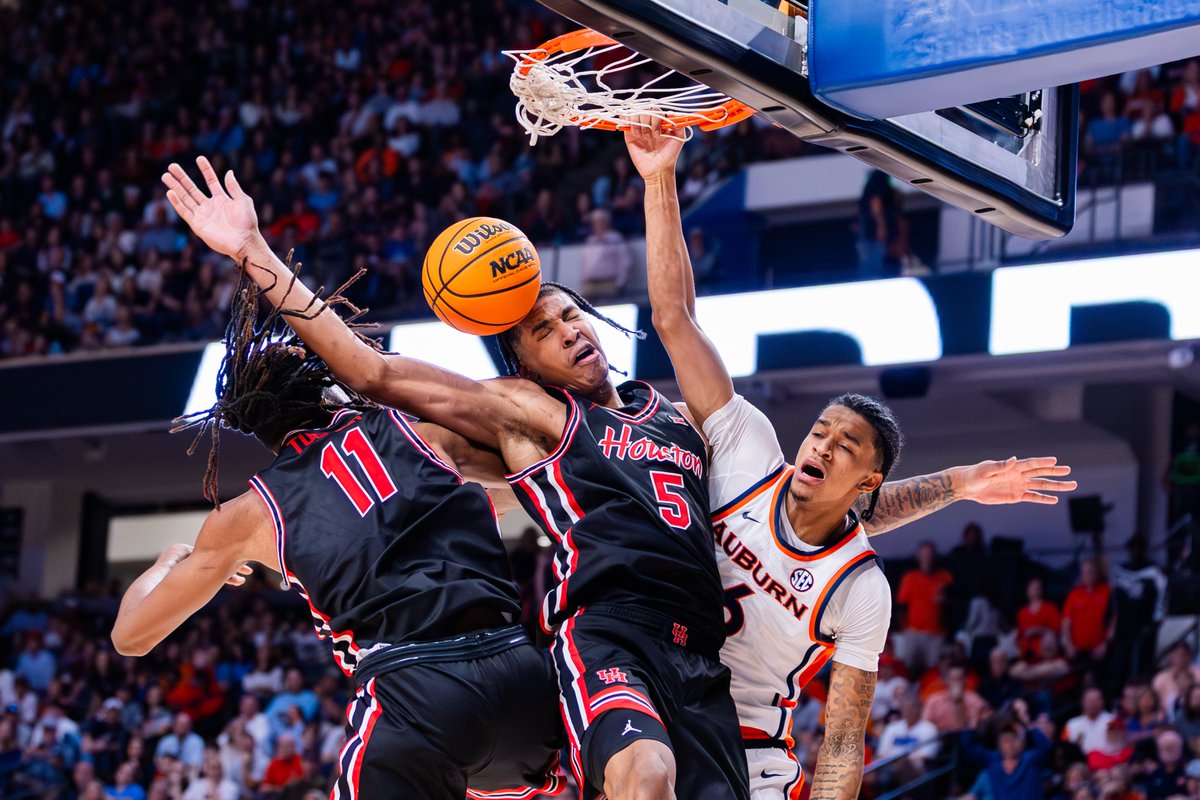 Elyjah Freeman dunk of the year candidate: a sequence

Photos by Luca Flores / The Auburn Plainsman