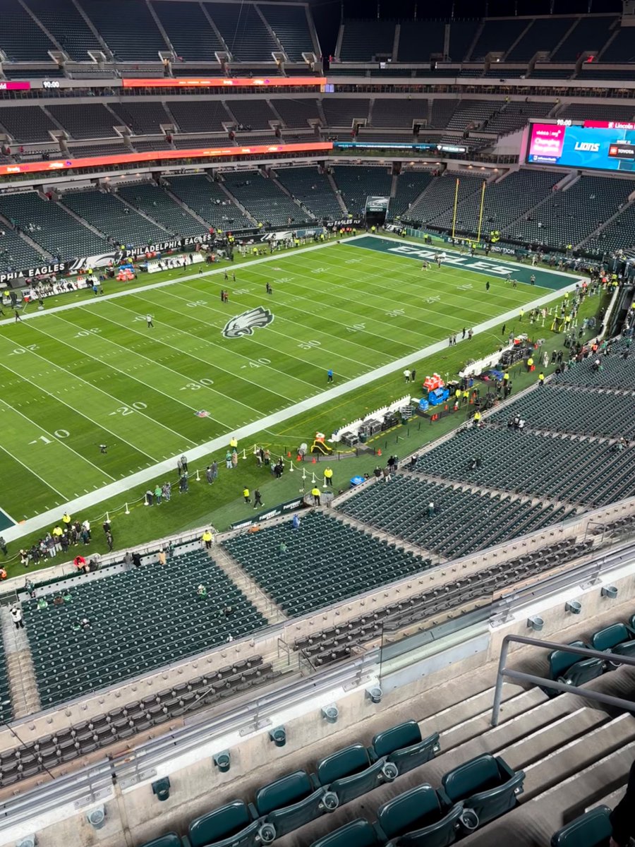 TiggerButt's tweet photo. @Philly_Mays death to the Eagles tonight #golions https://t.co/avQxGDjvgV