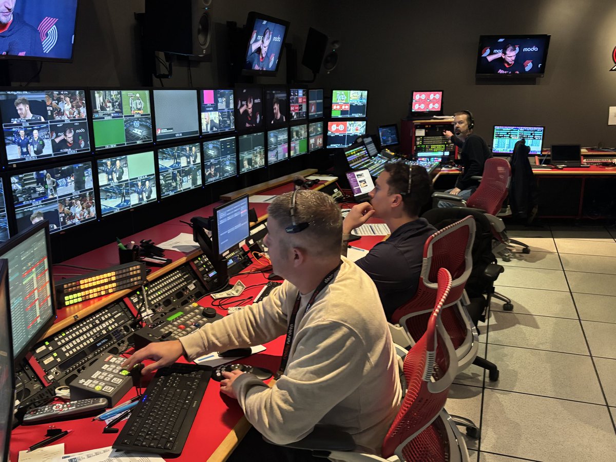 From #GoDucks to #RipCity -behind a different mic this afternoon filling in for the great Chad Doing to host the <a href="/trailblazers/">Portland Trail Blazers</a> Radio Network –Blazers/Mavs tips off at 4:30 – I’ll have your pre/post/halftime coverage as the Blazers try to end this season-long road trip with a W!