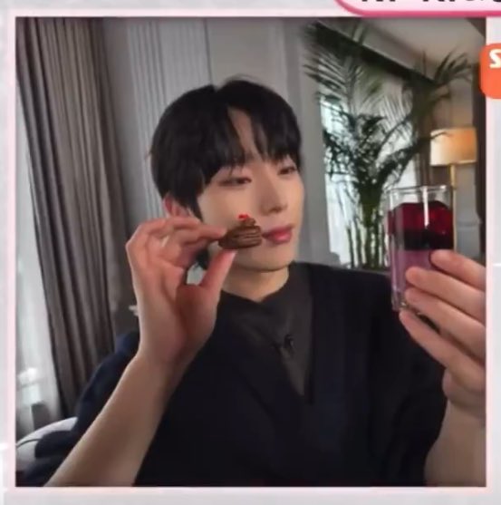 서로너무예뿌게찍어주고요........너무달콤하구........