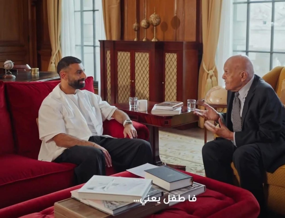 ازاي الناس بتقارن بين نجاح الاتنين واحد بينقذ حياة الاف الناس والتاني بيلعب كورة
اقل دكتور في اقل قرية افضل من مليون لاعيب كورة