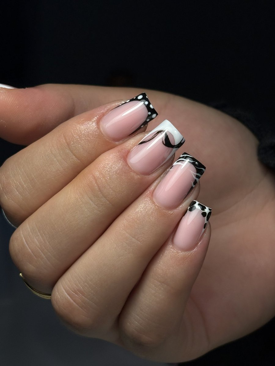 Marie42737552's tweet photo. Polyvalente on a dit ✨

IG : mimi.nails80 https://t.co/Ufu40neOSC