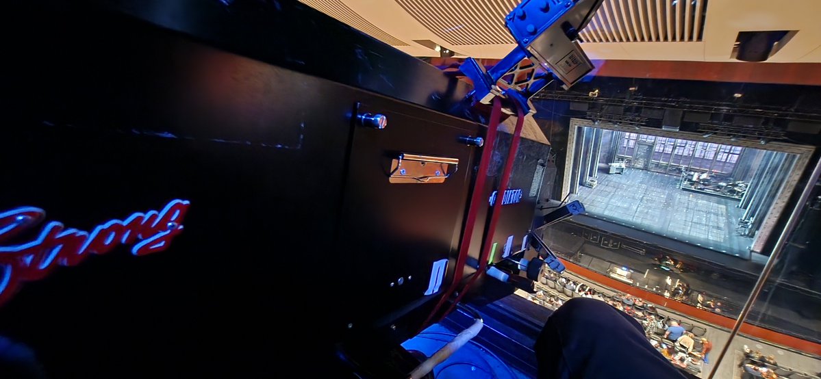 Frontlight22's tweet image. An old Strong Gladiator on #stageshotsunday