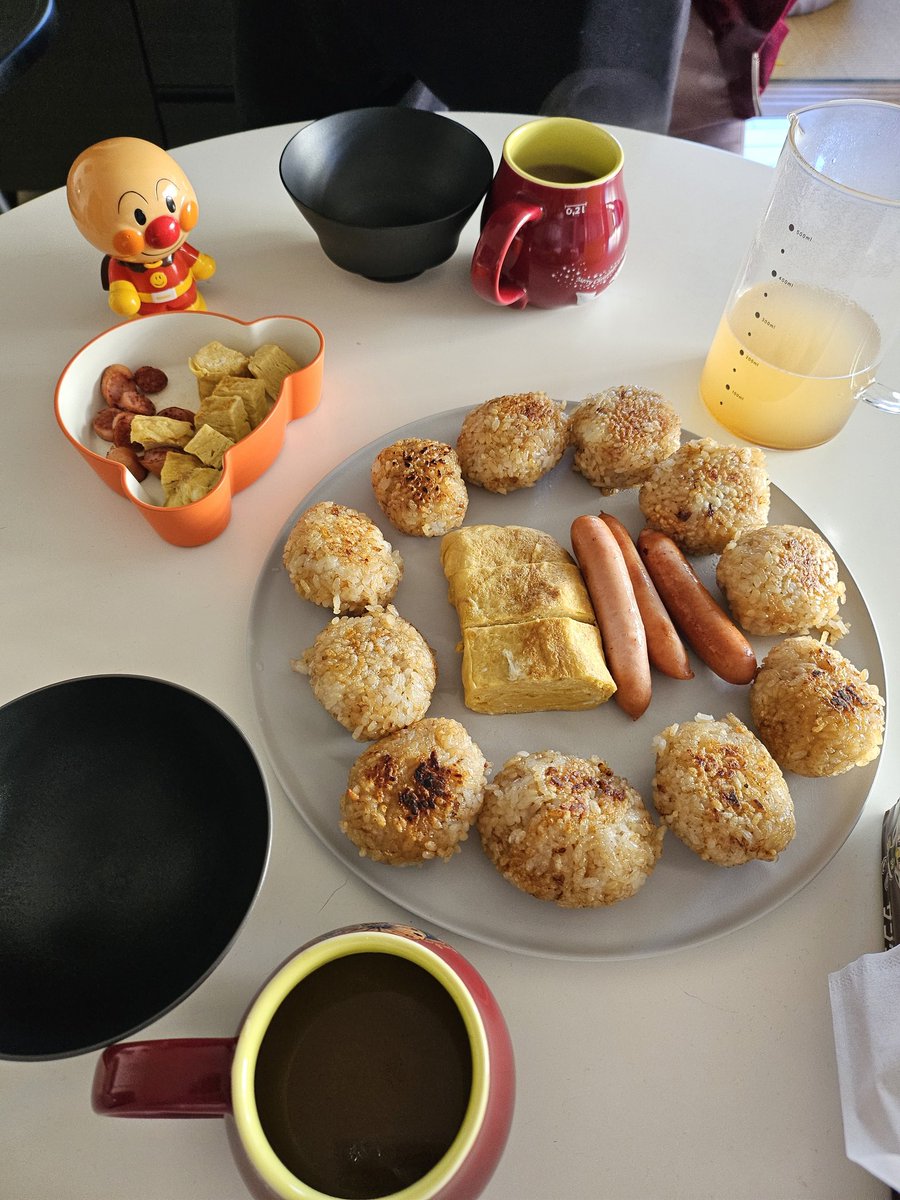 choco_ball_desu's tweet photo. 昨日はかずかずの焼きおにぎり🍙
うまうまだた〜☺️👏 https://t.co/VT1n1VHSqw