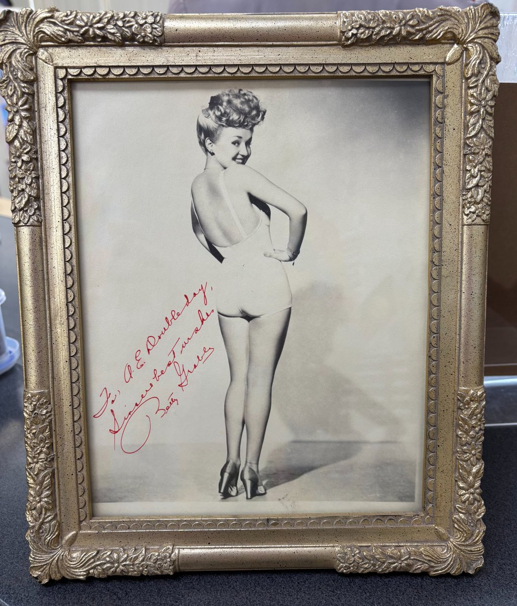 MacquarieRegLib's tweet image. Narromine Library has on loan this unique display from a local Hollywood costume collector. 

Displayed is the jacket Betty Grable wears in the 1944 film Pin Up Girl where she plays Lorry Jones, a hostess at the United Services Organisation canteen performing as a singer.