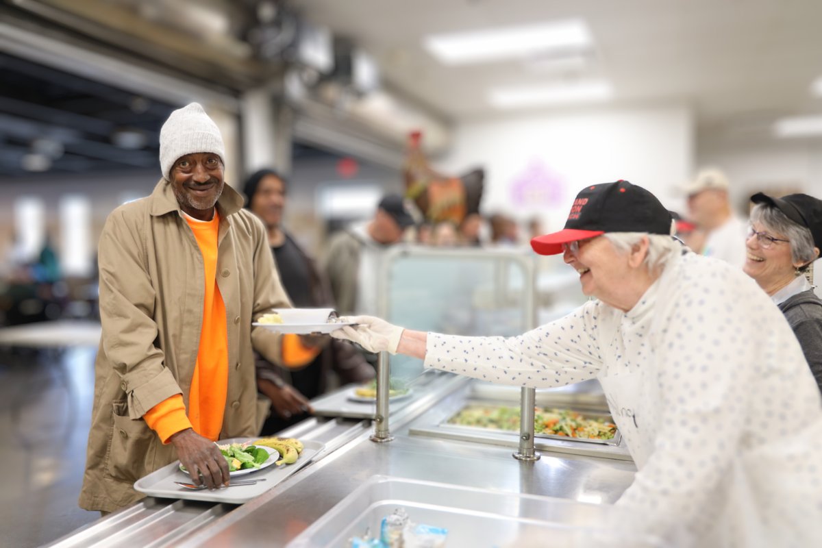 Call in this Thursday for KFAB's Hope for the Hungry Radiothon 📲  Your $49 gift will provide safe shelter, nutritious meals, &amp; quality care for Thanksgiving &amp; the warmth of a hat &amp; gloves set 🧤

📞 Call 402-898-HOPE Thursday, which is 402-898-4673!