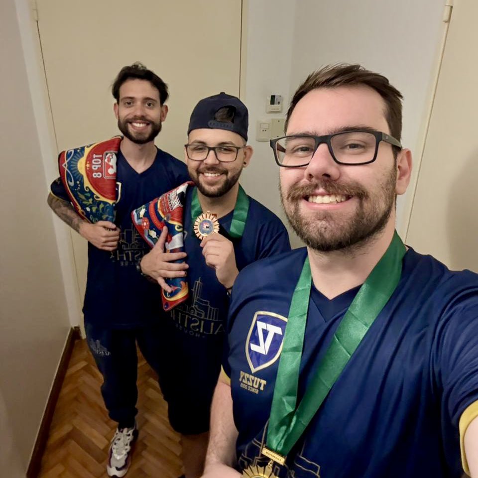 Os demais atletas também fizeram grandes campanhas:

•<a href="/Zarddy_/">Zarddy</a>  — Top 3
•<a href="/Vih_Lacerda/">LNDsKourlash 🔜 Buenos Aires</a> — Top 6
•<a href="/lndskanan/">LNDsKanan</a> — Top 13

Parabéns a todos pela entrega e desempenho! 💙

#ThisIsTuzzy #TuzzyEsports #PokemonGo #PlayPokemon