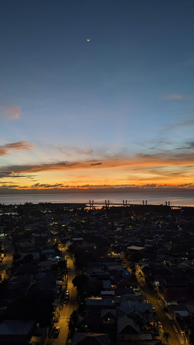 おはようございます
良く見ると上の方に三日月が
素敵な一日をお過ごしください🏝️
#フィリピン #ダバオ #三日月 #いまそら