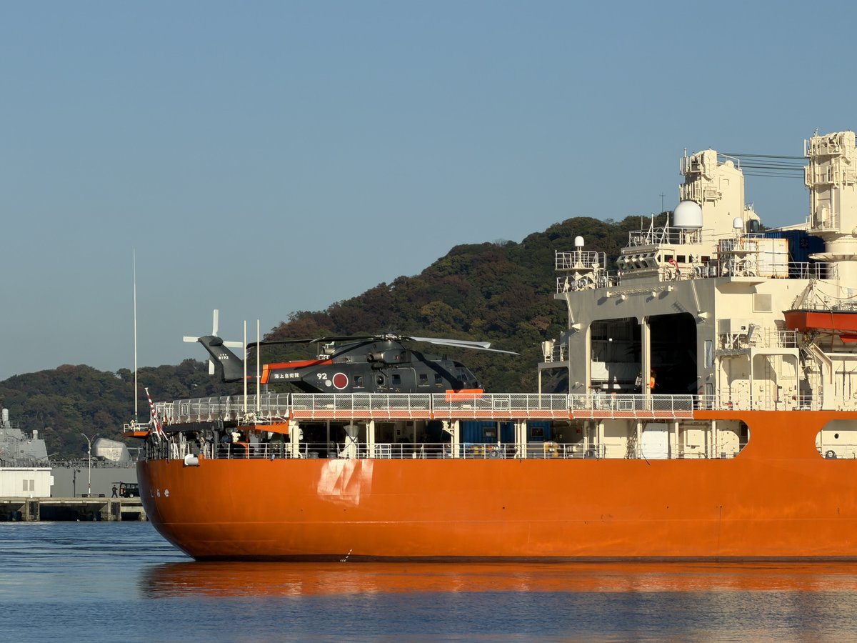 今朝の横須賀港、砕氷艦「しらせ」が出航しました。どうぞご安航を。