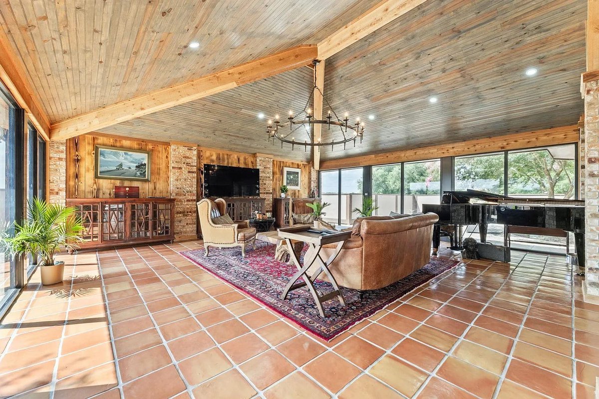 TxHorseProperty's tweet photo. ANGLETON, TEXAS UPPER GULF. Income-producing 14-acre ranch. Home w/2 pools, 5500 sf patio. 16k sf covered arena. 21 stables. Equip barn, mfg home, guest house, party room. Ag exempt. Add’l 25 acres available. $2.5M #txhorseproperties #angletontx #uppergulf https://t.co/xcJdnawKcK https://t.co/BGN0lTjv03