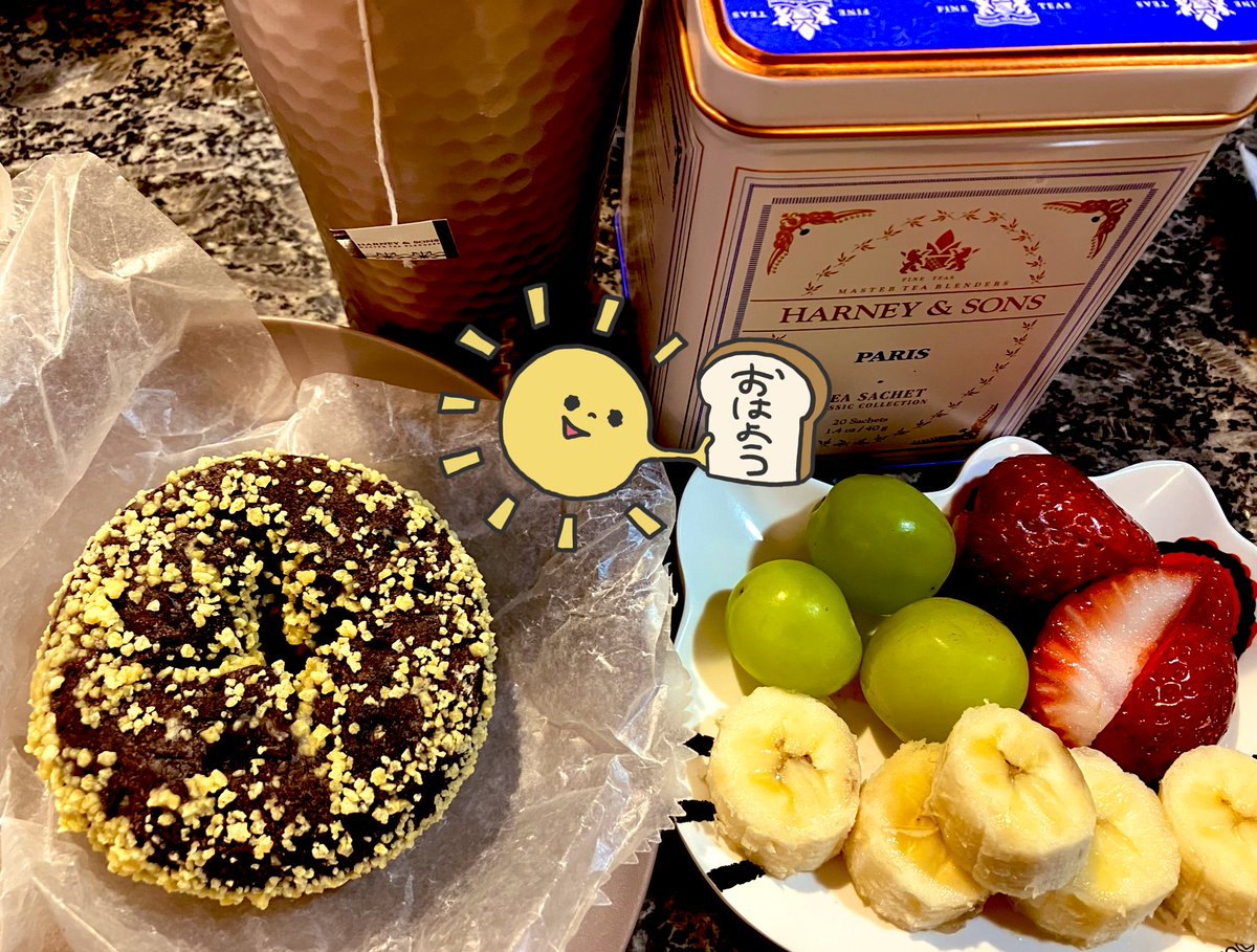 peach912770's tweet photo. 朝ごはん🥰限定のドーナツも食べちゃうけどゴールデンチョコレートが好き🍩💕最近はコーヒーより紅茶がおおい朝です☺️お気に入りのおいしい紅茶と一緒にいただきます🫖✨
#おうちごはん
#朝ごはん
#モーニング
#HARNEY&SONS https://t.co/68ZOMjMnMK