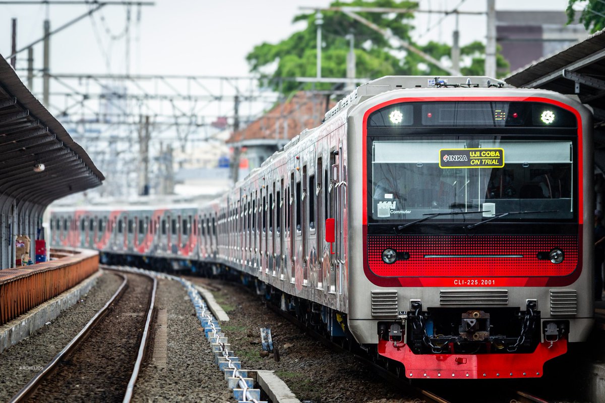 試運転がどれくらい続くのか分かりません。CLI-225系は、何ヶ月も試運転を繰り返してきましたが… 

列車番号不明、CLI-225系2001F編成、Jakarta Kota駅発Bogor駅行き試運転列車。
