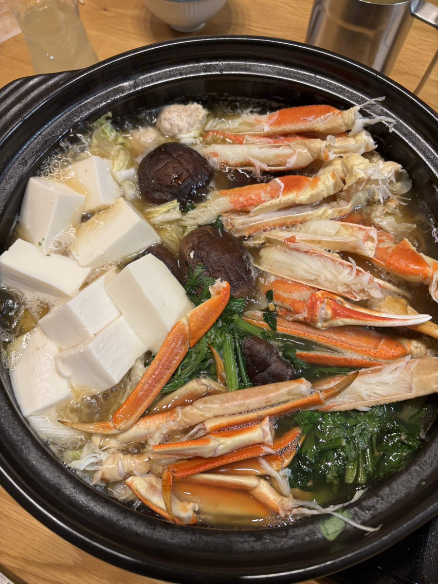 yorokobi_p's tweet image. おはようございます！！

＃長野市　は晴れ☀️

近場の山々も紅葉がはじまりました🍁

週末は妻の誕生日だったので、好物の蟹を買いに新潟の寺泊へ行ってきました。

子供たちも初の蟹だったと思います(笑)
ひたすら甲羅をしゃぶっていました🤣

#企業公式相互フォロー 
#新潟グルメ
#寺泊の蟹 
#信州