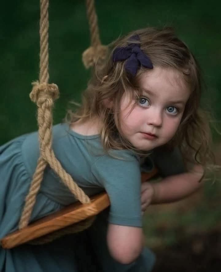 ليس كل ألم يحتاج حديثاً، أحياناً وجودك بصمتك
 هو كل المواساة...