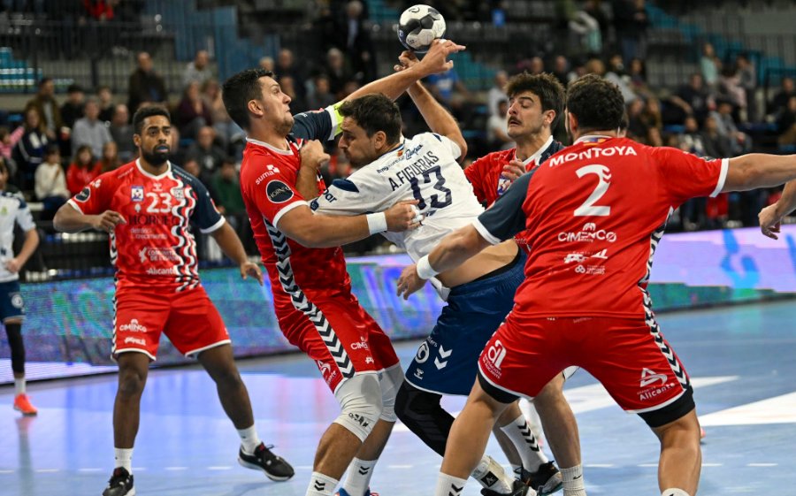 El Fraikin <a href="/BMGranollers/">BM Granollers</a> punxa inesperadament a casa davant l'<a href="/eonalicante/">EÓN Balonmano Alicante</a>, mentre el Barça <a href="/FCBhandbol/">Barça Handbol</a> guanya sense problemes a la pista de l'<a href="/ADEMARLEON/">//Abanca Ademar León</a> 
📸 Jordi Prades
➡️ cathandbol.cat/elit/lliga-aso…