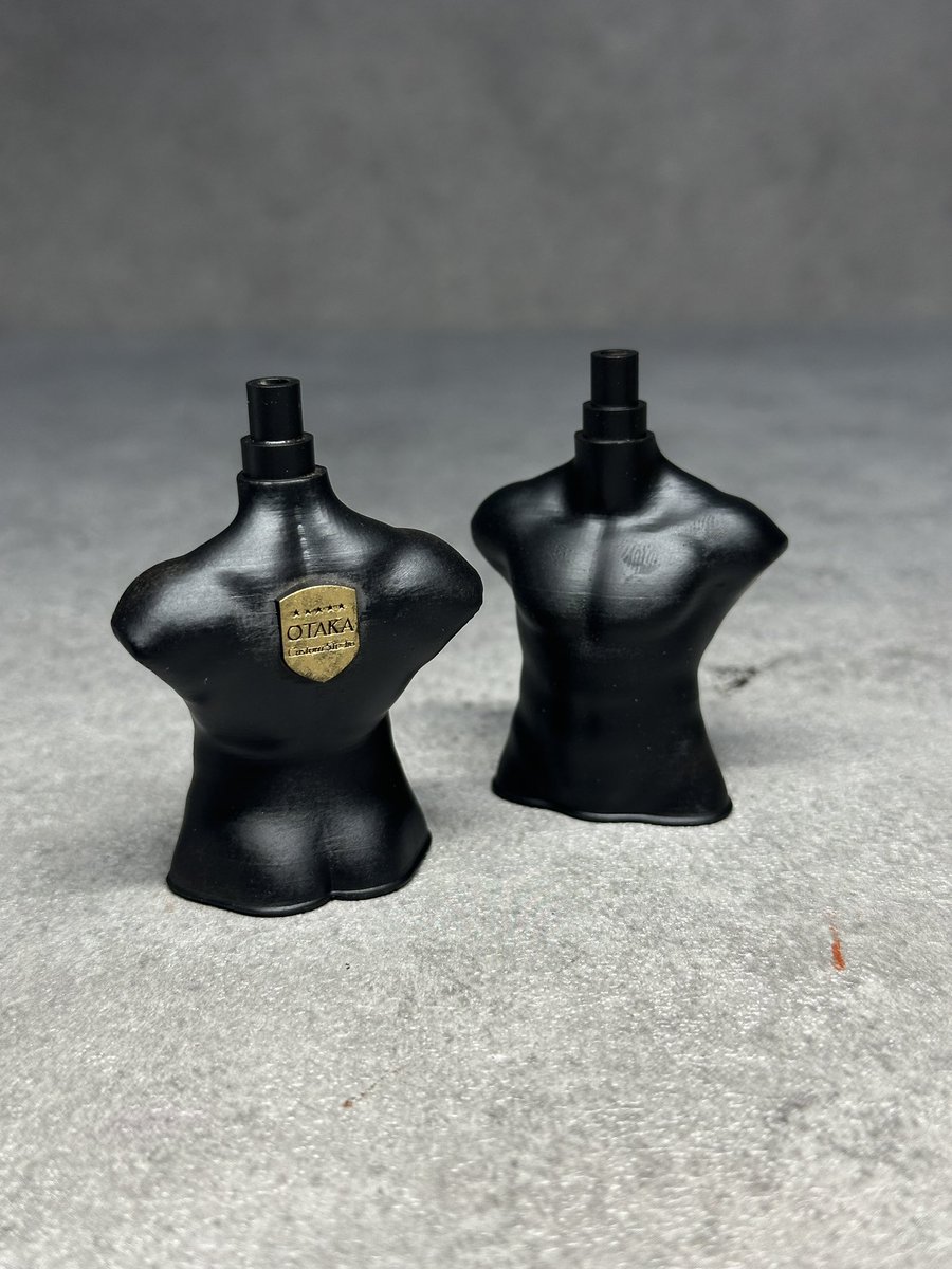 メンズ用のヘッドスタンドのサンプルもできました
これで余ったヘッドも箱にしまわずカッコよくディスプレイできます！

コレクターの皆さん
こういうスタンド欲しいですか？？

GANTZスーツじゃないよ