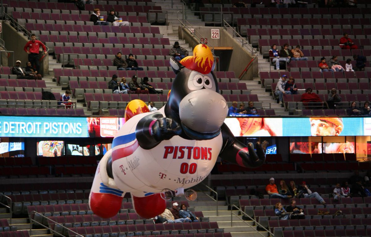 Pistons Uniform Tracker tweet media