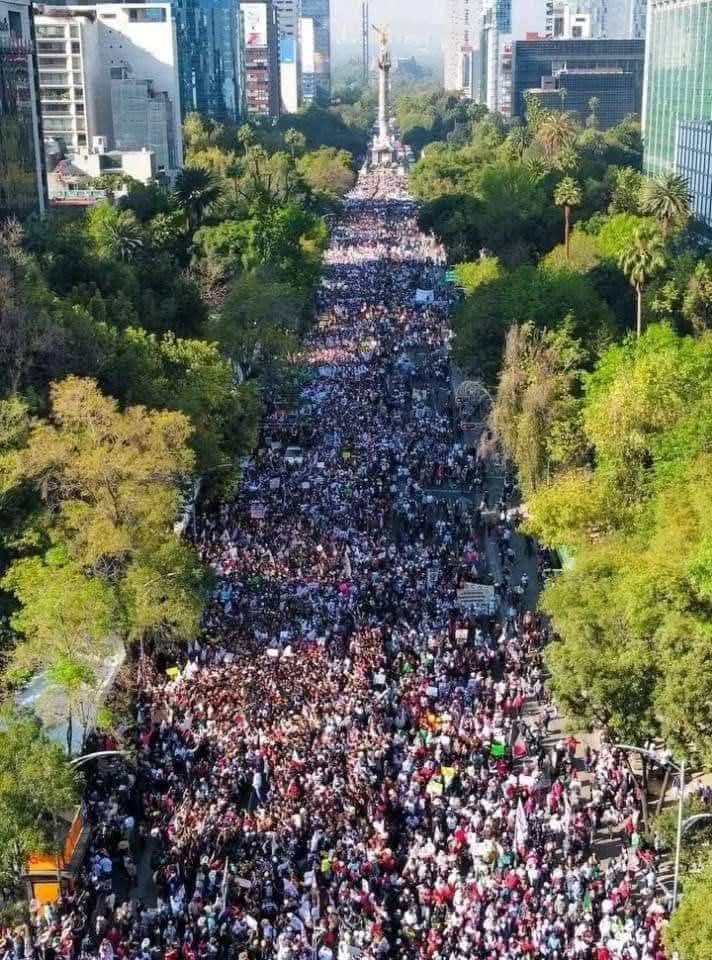 letts10's tweet photo. @Proyecto5T @Libro_negro_ Pero ningún chairo habla de las personas que detuvieron en calles aledañas y los bloqueos con vallas de concreto! Ahhh https://t.co/iUlogROIDG
