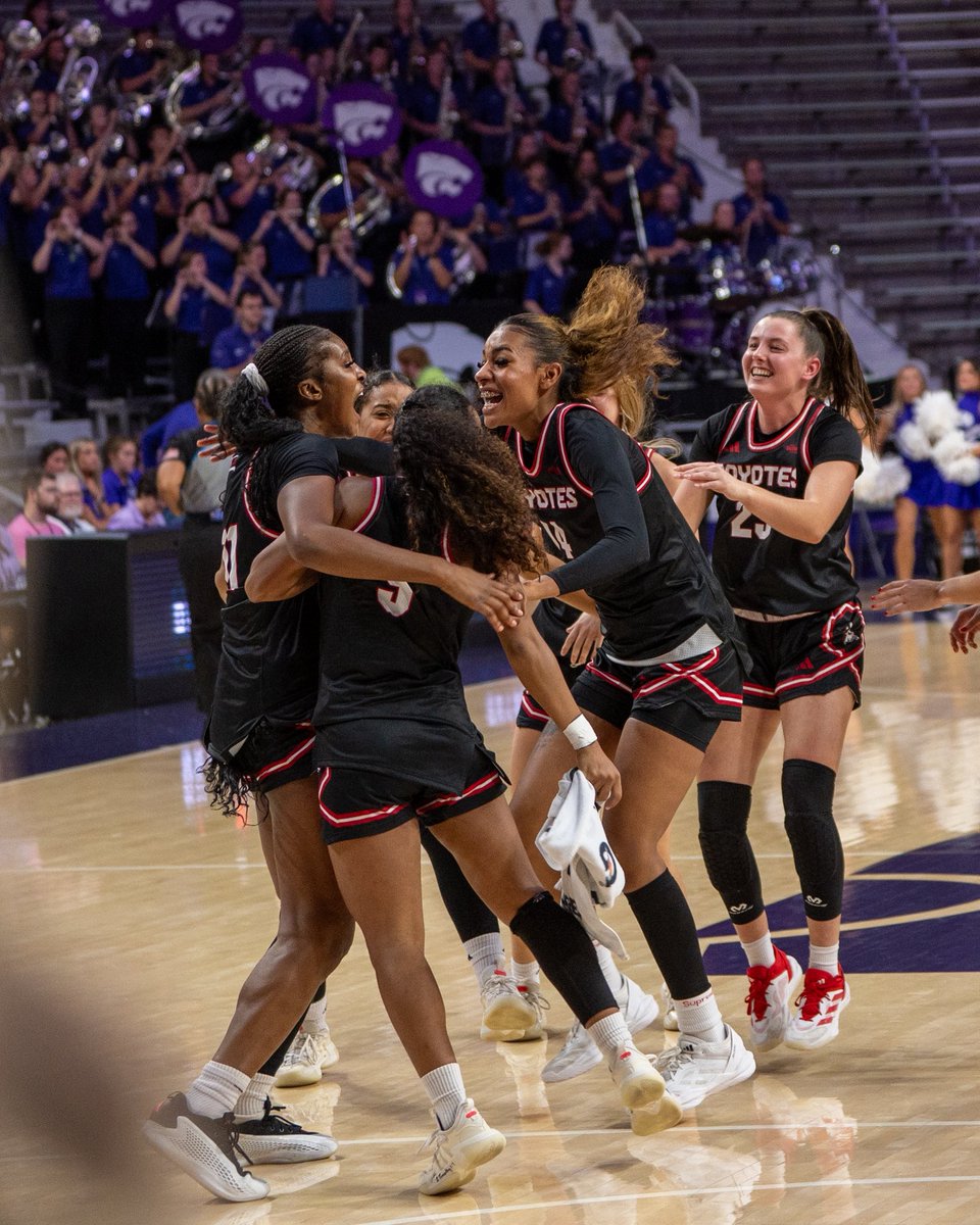 SDCoyotes's tweet image. Yotes are hot 🔥🔥

A combined 12-game win streak for your Coyotes!

#GoYotes