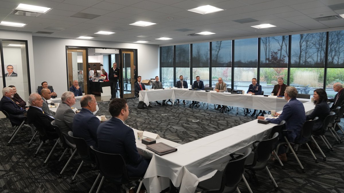 RepThomasMassie's tweet image. Saturday, my staff and I hosted Interview Day for U.S. Service Academy applicants from Kentucky&apos;s 4th District.

My interview panel (panelists pictured below) use their expertise to pick the most qualified and dedicated candidates. I wish each of the applicants the best.