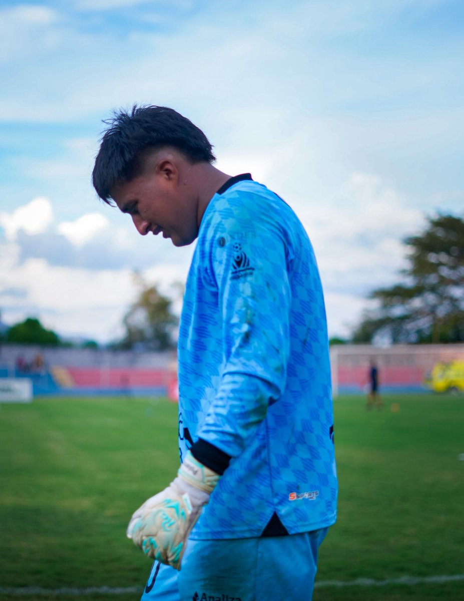 CDeportivoFAS's tweet photo. 𝐄𝐋 𝐒𝐔𝐄Ñ𝐎 𝐃𝐄 𝐍𝐈Ñ𝐎 𝐒𝐄 𝐂𝐔𝐌𝐏𝐋𝐈Ó, 𝐄𝐃𝐖𝐈𝐍✨

De niño soñaba con FAS. Hoy debutó con FAS. 🐯🔴🔵

#CDFAS #Tigrillos https://t.co/39JtBZWUju