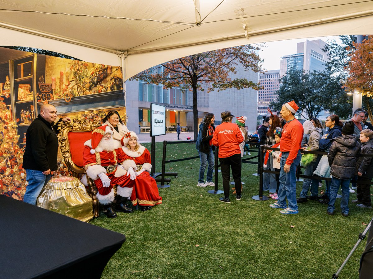 ATTPAC's tweet image. 🎅 Say cheese with Santa! 📸

Special thanks to @Lexus for providing #COMPLIMENTARY photos with Santa and Mrs. Claus at @reliantenergy Lights Your Holidays 2025 on December 6 in Sammons Park! ✨

🎁 RSVP for FREE today! bit.ly/48CaM9I
