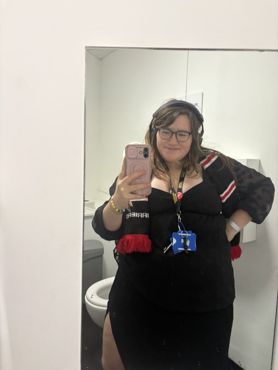 puddleuddle's tweet image. so i’ve been away from posting on this for a while - i wasn’t very well in the head truthfully and had a lot of life things go wrong! but a few weeks ago i came out as lesbian after a good half a year of self doubt and i’ve genuinely never felt more myself in years so yeah 🥲🥹