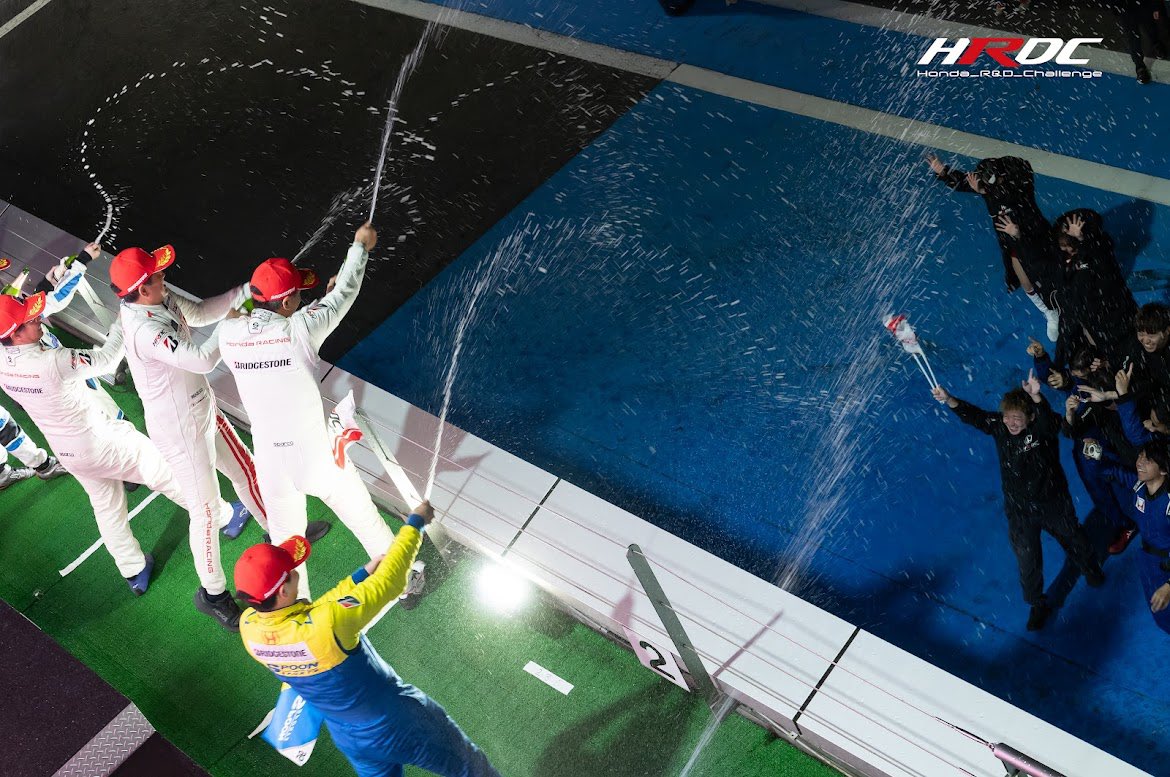 S耐 ファイナル 4h レース
クラス優勝しました！🥇

確実に速くなっているのに
なかなか表彰台にのることが
出来なかった今シーズン

最後の最後で優勝する事が出来ました🏆

最後まで熱い応援ありがとうございました🙏✨

#HONDA #CIVIC #TYPER #FL5 #S耐 #HRDC