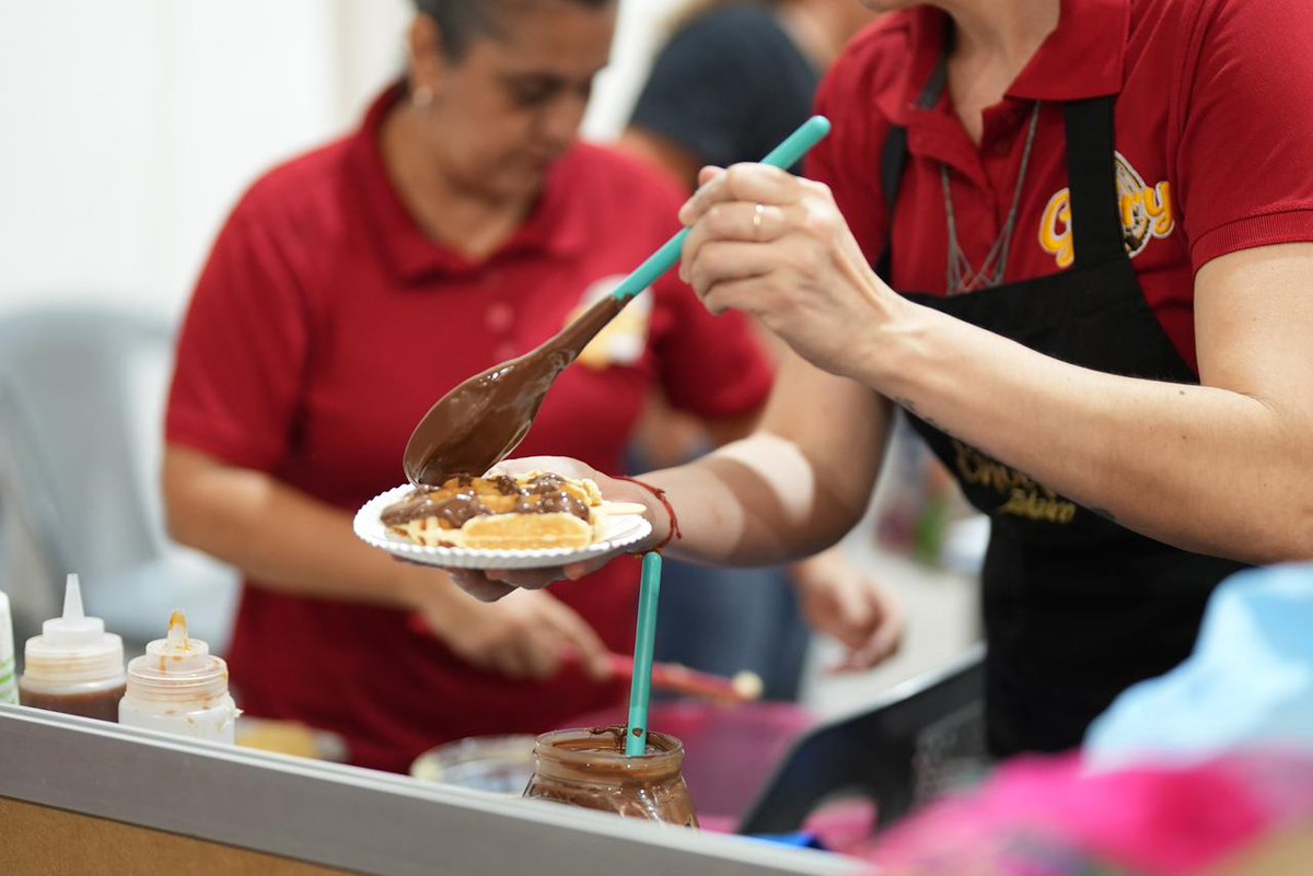 🍫¡Las naves del festival están a todo lo que da!
La gente anda feliz comprando, probando, riendo y disfrutando cada esquina del 14° Festival del Chocolate Tabasco. Entre sabores, antojitos y nuevas experiencias, aquí todo se vive con buena vibra.

✨ Ven, date una vuelta.