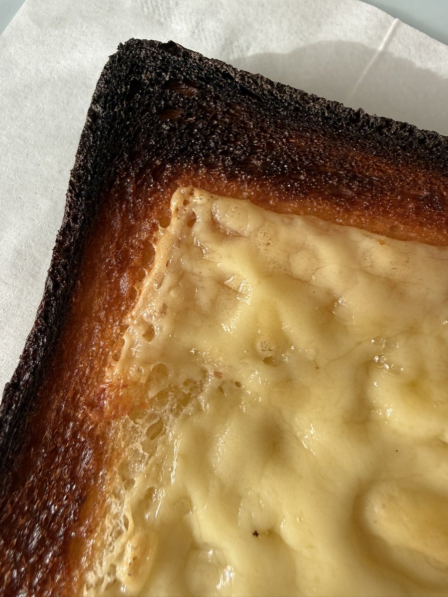 明日(明後日も)
超久しぶりに会いに行きます🥰

来週はオフ会もあるし
会えます！

…って、色々と思いを巡らせていたら
パンが焦げてました
部屋の中が焦げ臭い(´・ω・｀)