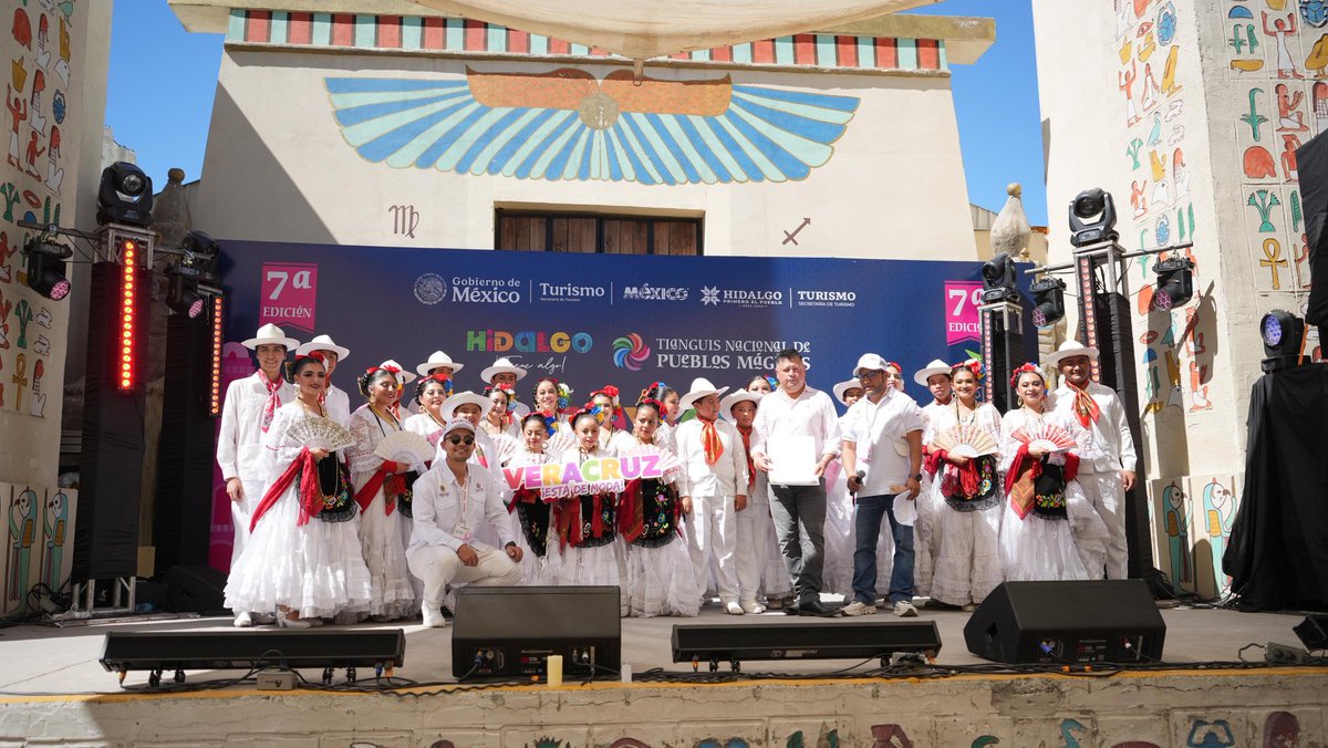 GobiernoVer's tweet image. En el último día del Tianguis Nacional de Pueblos Mágicos, el baile veracruzano desbordó color, ritmo y energía, destacando el arte y la esencia cultural de nuestro son. ✨💃🌟

#VeracruzEstáDeModa