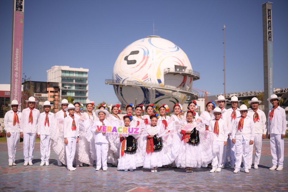 GobiernoVer's tweet image. En el último día del Tianguis Nacional de Pueblos Mágicos, el baile veracruzano desbordó color, ritmo y energía, destacando el arte y la esencia cultural de nuestro son. ✨💃🌟

#VeracruzEstáDeModa