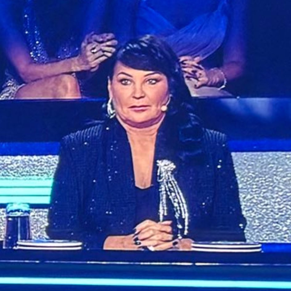 hotbabqa's tweet photo. kiedy po tysięcznym powtórzeniu kogo faworyzujesz i sugerowaniu żeby oddać głos słyszysz wynik końcowy XDD SATISFYING  #tanieczgwiazdami https://t.co/I2ro24OJVs