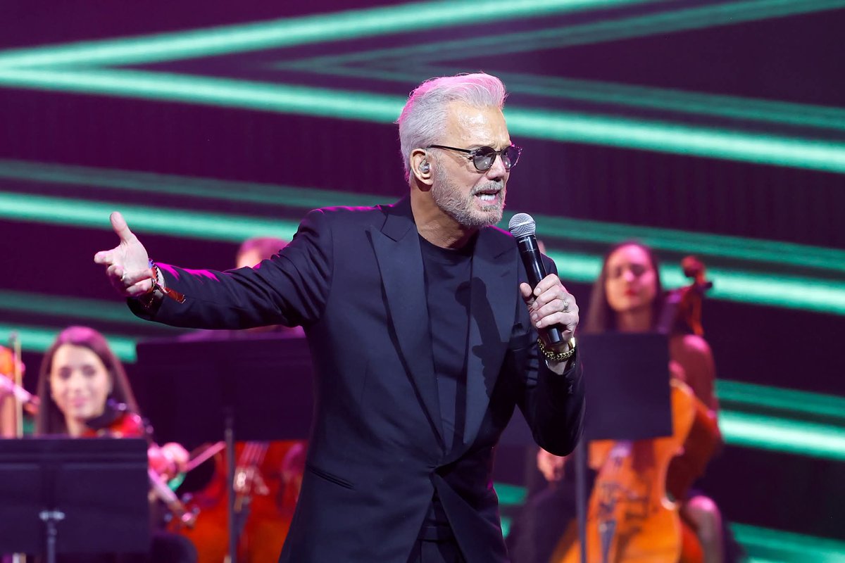 MundoChannels's tweet image. Willy Chirino en @LatinGRAMMYs homenaje a Raphael. 👏🏻

@willychirino @RAPHAELartista