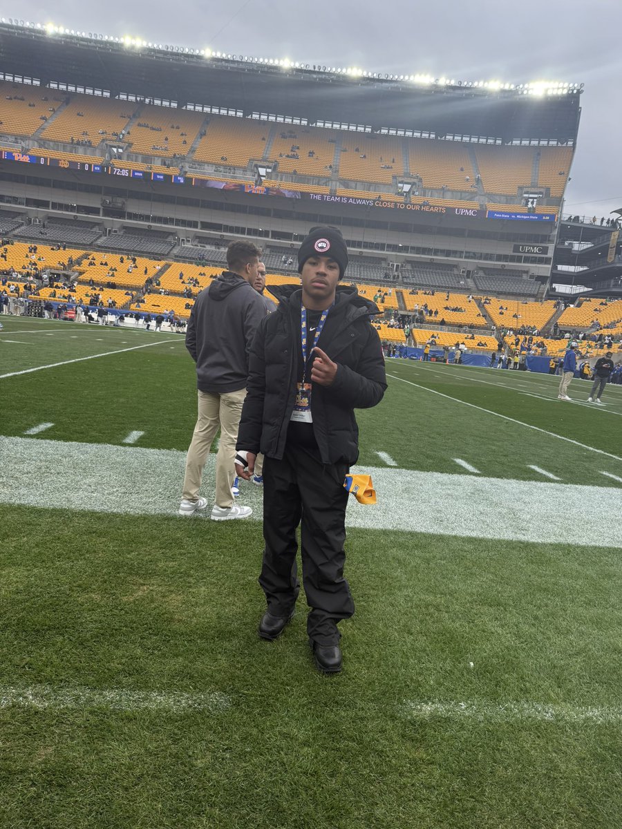 Hanif_Miller27's tweet photo. Had a great time visiting @Pitt_FB this weekend, Thank you for having me! @LindseyLamar5 @Kb1Raw @CoachDuzzPittFB @MiddletownFB #H2P https://t.co/5X8MyYopsv