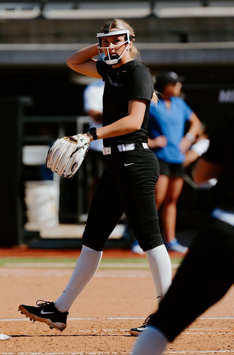 SoftbalAmerica's tweet image. Freshman two-way Abby Carr joins Marissa McCann and Cierra Harrison to take on a load of the innings and give Missouri quality at-bats. 

@abbycarr2025 | @MizzouSoftball 

on3.com/softball/news/…