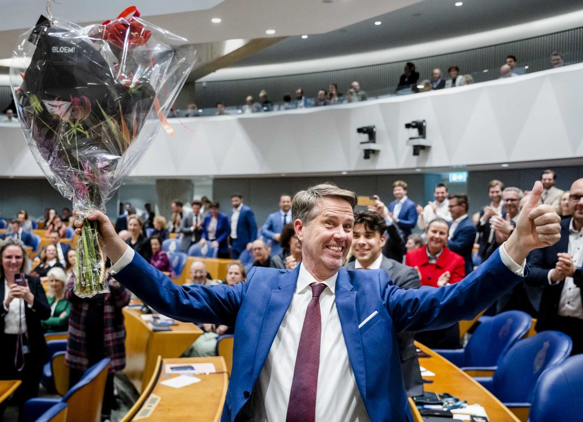 Volle steun aan 
<a href="/Martinbosma_pvv/">Martin Bosma</a>
 
Op naar de volgende termijn👊

Van der Lee    ⛔ Gl/PvdA
Van Campen  ⛔ VVD
Martin Bosma✅ PVV