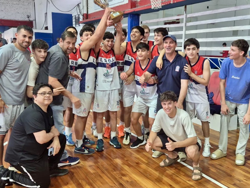 OblOficial's tweet image. 🏆📸 𝐓𝐎𝐑𝐍𝐄𝐎 𝐎𝐁𝐋 𝐃𝐄 𝐒𝐄𝐋𝐄𝐂𝐂𝐈𝐎𝐍𝐄𝐒  ‐ Cat. Formativas U16

Finalizó el Torneo de Selecciones para la U16 con la coronación de @LRBSoriano que se quedó con el título de manera invicta 🏆