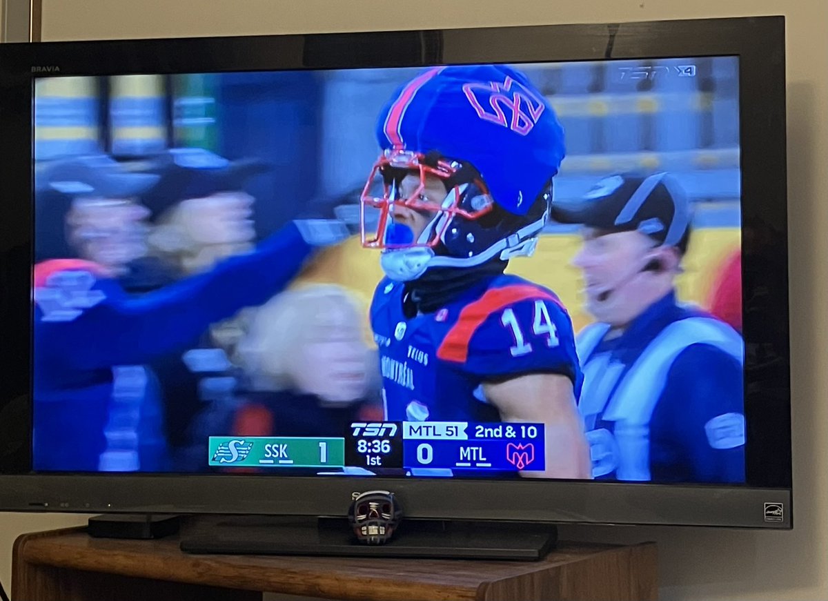 manofbird's tweet image. Additional protection notwithstanding, those padded helmets have a bit of a short bus vibe. #GreyCup