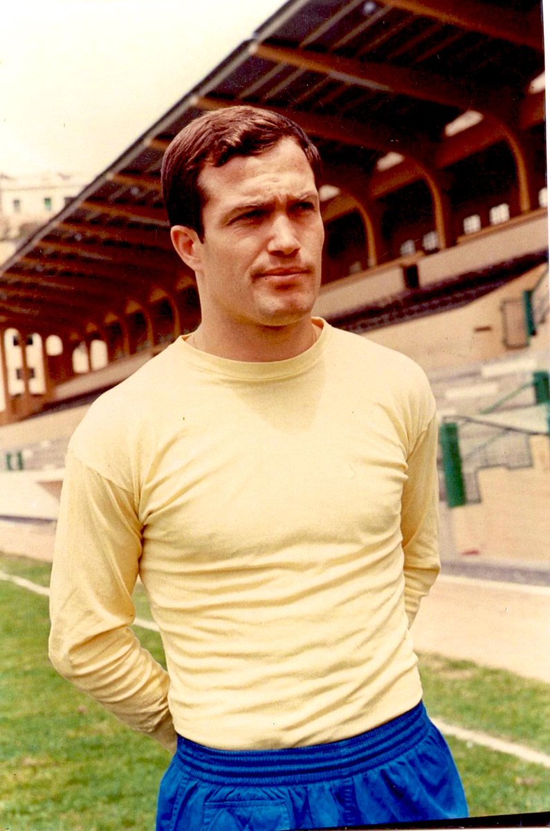 PERICOSAFE's tweet photo. #MemoriaUDLP 
Hoy es el cumpleaños de uno de los mejores defensas de la historia de @UDLP_Oficial, el gran Paco Castellano, 17/11/1944. Autor del gol 400 de la UD en Primera división y el que más partidos jugó en esa categoría (371) en el único club de su vida. ONE CLUB MAN... 🧵 https://t.co/bB5ASLd8M7