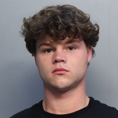 MeincraftSteve's tweet image. (RE-UPLOADING FROM A YEAR AGO)

Hello @FBI @CIA @fdlepio @MiamiPD I would like to report the &quot;influencer&quot;@dohertyjackk to you for being the ring leader of illegal pimping/pandering of women using the adult content website OnlyFans. Jack is known for convincing (rather young at…