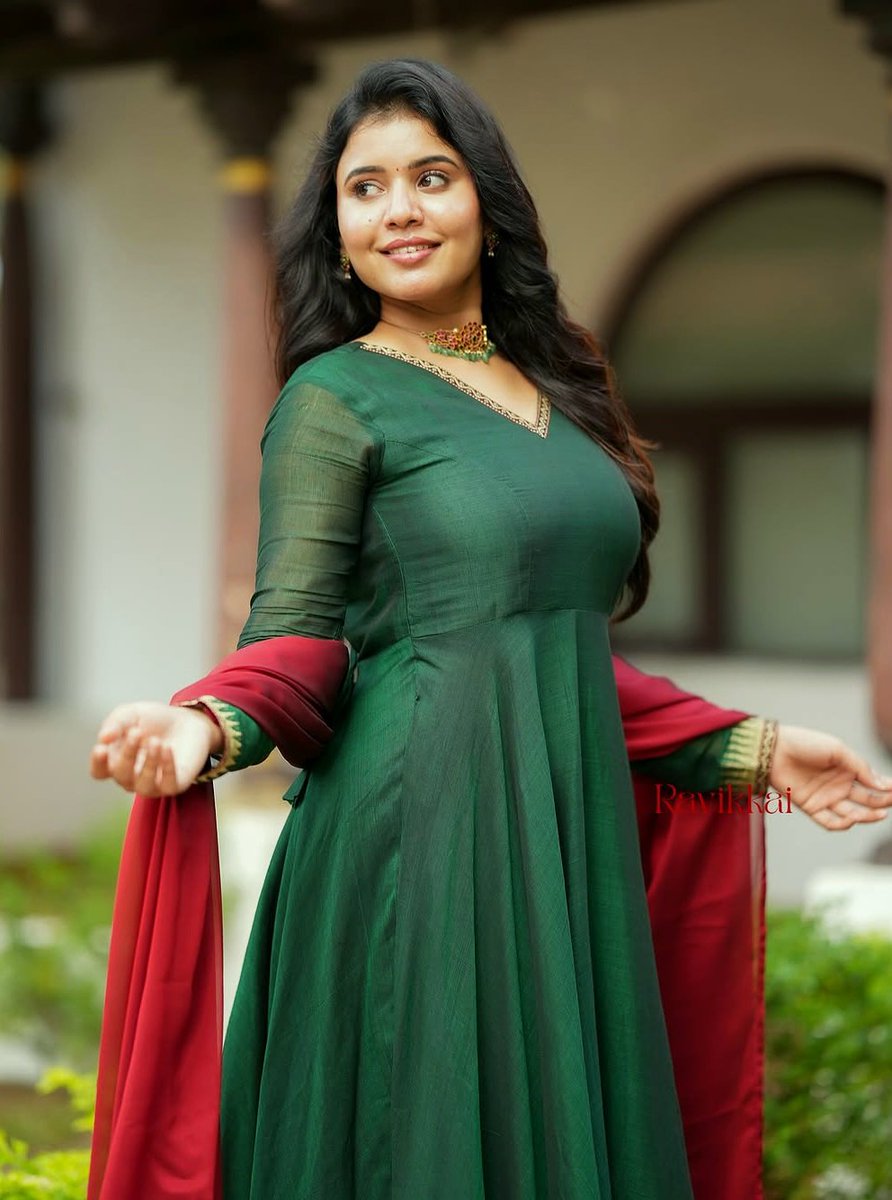 சூழ்நிலைகளை அனுசரிக்க 
பழகிக் கொண்டால் 
இந்த உலகம் நமக்கேற்ற 
பூஞ்சோலையாக மாறும்..!

நற்காலை நட்புகளே..! ☕💐😍