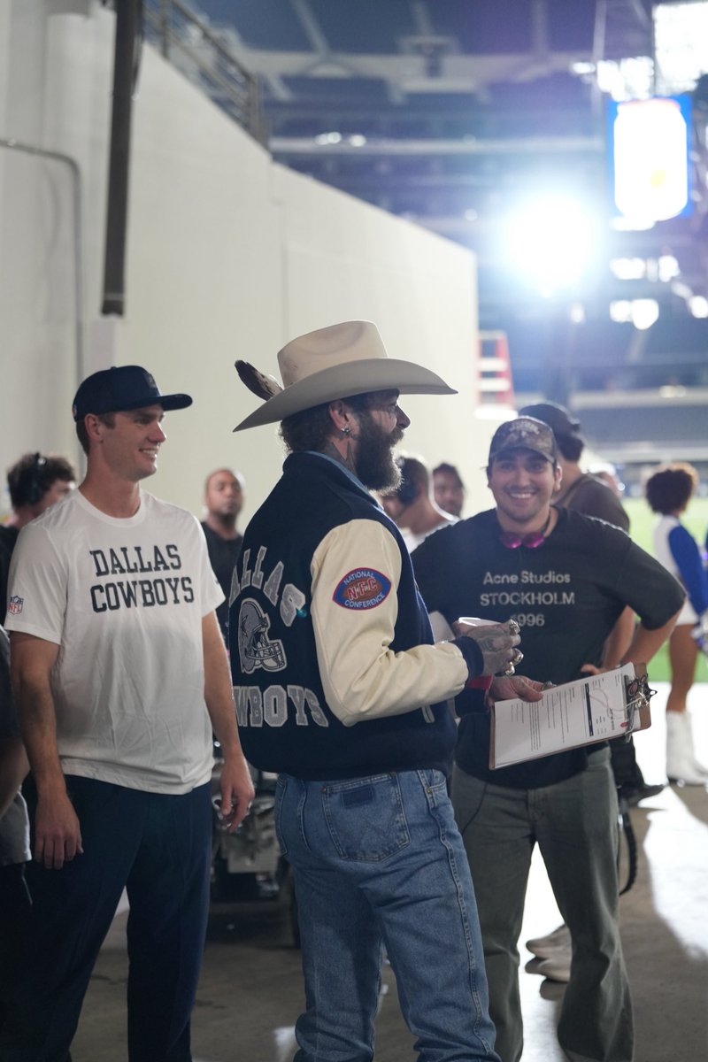 PostMalone's tweet image. honored to be part of the @dallascowboys @salvationarmyus red kettle kickoff halftime show. see y’all on thanksgiving 🍻