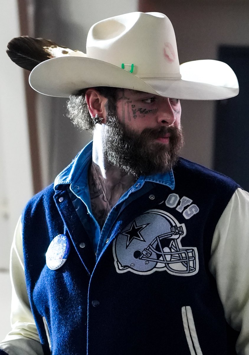 PostMalone's tweet image. honored to be part of the @dallascowboys @salvationarmyus red kettle kickoff halftime show. see y’all on thanksgiving 🍻