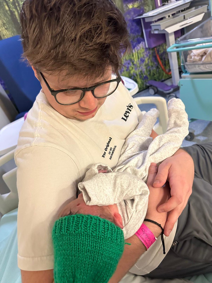 FlashTips_'s tweet image. Welcome to the World Baby Milo 💙👣

Born 15 days early. 16/11/2025 @ 18:14

Weighing 6lb 14oz 

I couldn’t be more prouder of my fiancée Kimberley ❤️