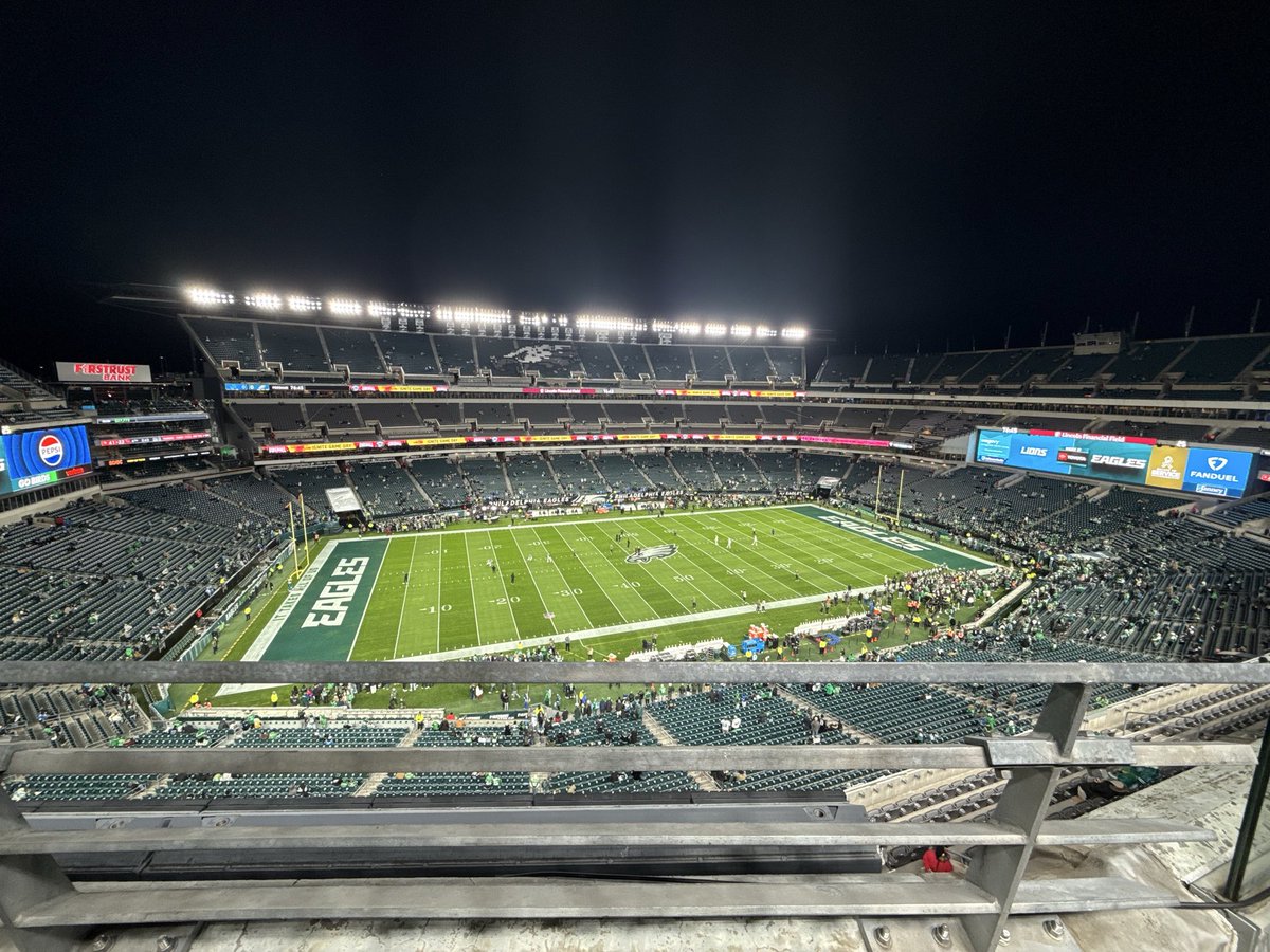 DMoses44's tweet image. #sundaynightfootball