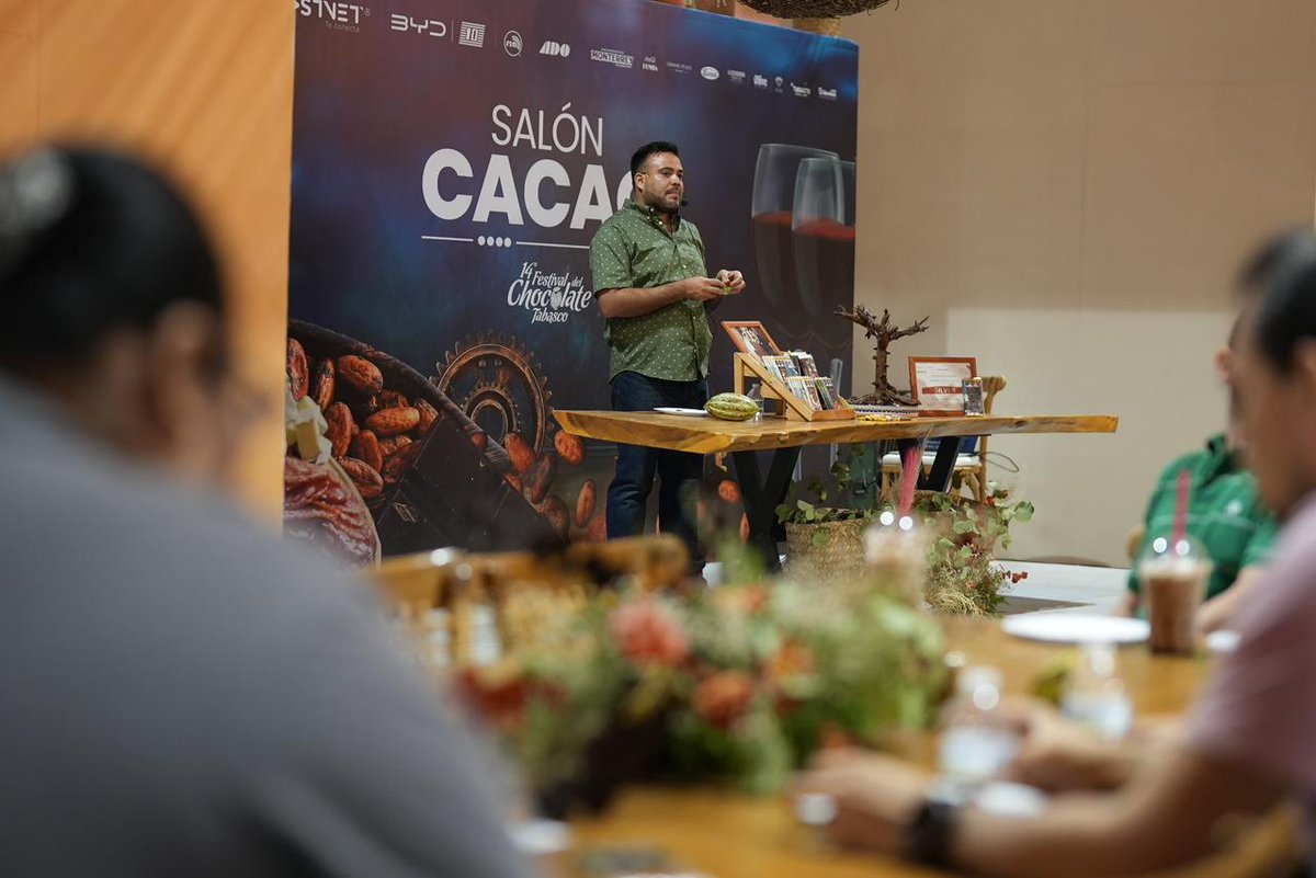Una cata llena de tradición y sabor. 🍫
Agustín López Buendía, de Hacienda Los Abuelos, presentó “El amor de los abuelos hecho chocolate”, una experiencia donde cada preparación destacó el trabajo, la historia y el legado chocolatero de su hacienda.🌿

 #HaciendaLosAbuelos #Cacao